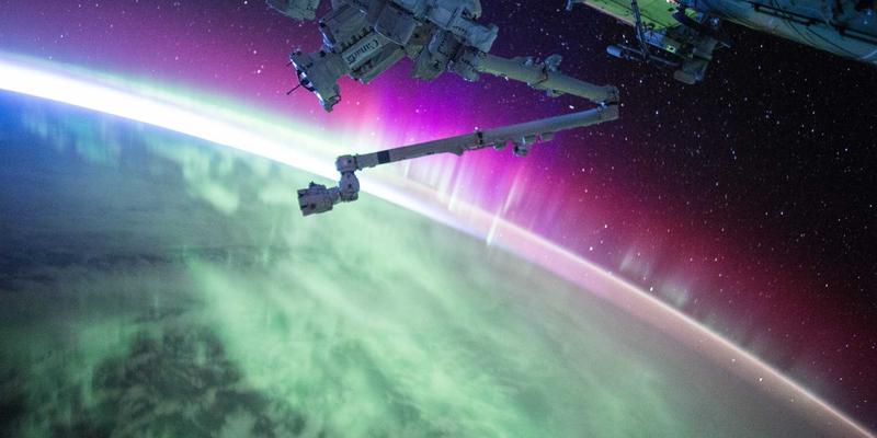 内容优先的网站设计：以信息架构为核心，融合拟物化设计与分栏布局的UI策略