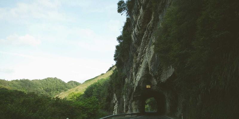 网站导航设计模式深度解析：从汉堡菜单到巨型菜单的最佳实践与用户体验